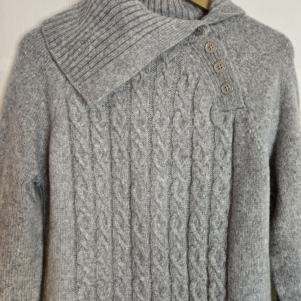 Croft & Barrow Women Size M gray button up, fold over collar tunic sweater
